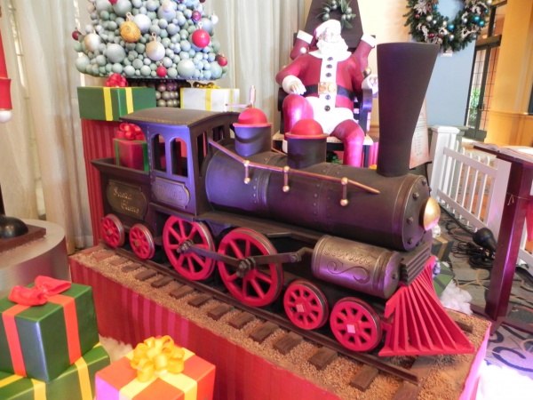 WDW Swan and Dolphin Holiday Edible display at the Swan