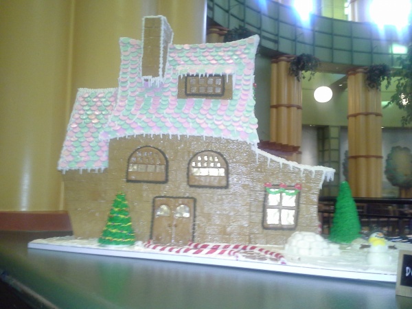 WDW Swan and Dolphin Holiday Gingerbread House from Garden Grove