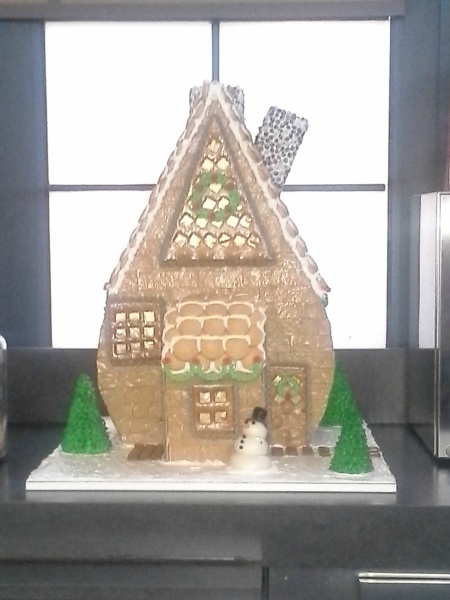WDW Swan and Dolphin Holiday Gingerbread House from the Java Bar at the Swan