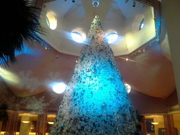 WDW Swan and Dolphin Holiday Dolphin Tree during the Tree Lighting Ceremony