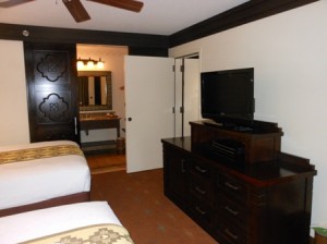 Coronado Springs Resort Suite Media Center CSR Suite BRTV & Bath sm
