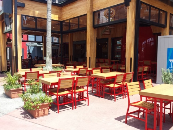 Red Oven Pizza Bakery outside seating