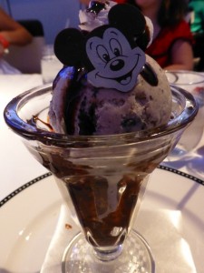 Cookies 'n Creme Sundae