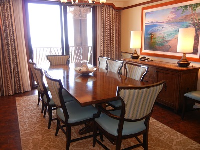 3-bedroom villa dining room