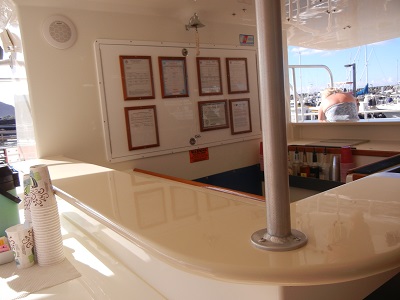 Catamaran bar