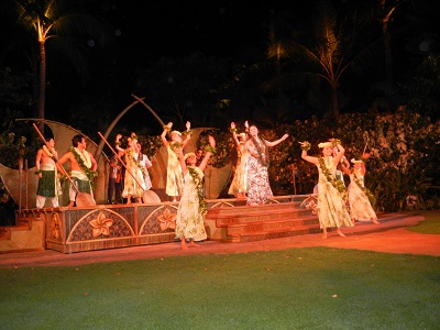 Starlit Hui dancers