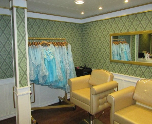 Boutique Stations You can choose between Anna or Elsa costumes or bring your own!