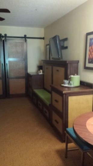 CBR Banquette and TV Caribbean Beach Resort Banquette and TV