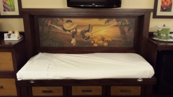 Caribbean Beach Resort Banquette bed. I love the artwork!