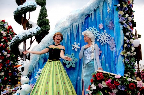 Anna and Elsa in the Disney Festival of Fantasy Parade at Magic Kingdom