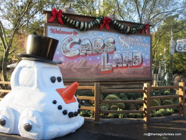 Cars Land Entrance Christmas Seasons Speedings
