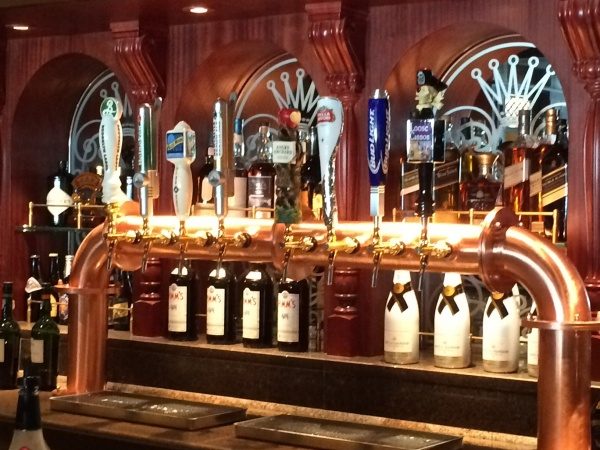 Lots of beverage options in the Crown and Fin on the Disney Wonder! 