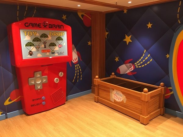 Disney Wonder Oceaneer Club - Andy's Room - Toy Drop Andy's Room - Toy Drop