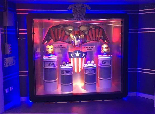 Disney Wonder Oceaneer Club - Marvel Super Hero Academy - Super Hero Display Marvel Super Hero Academy - Super Hero Display