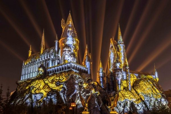 'Dark Arts at Hogwarts Castle' Debuts