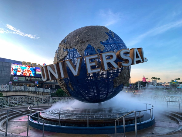 Universal Orlando Tips Globe