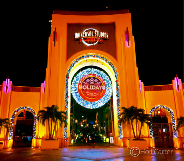 UOR Holiday Arch