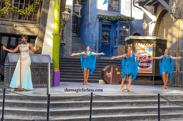 Celestina Warbeck and the Banshees Entertainment in Diagon Alley - Wizarding World of Harry Potter