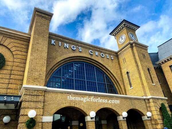 Kings Cross Station Replica in Universal Studios Orlando wizarding world of harry potter