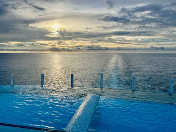 Quiet Cove infinity pool on the Disney Wish