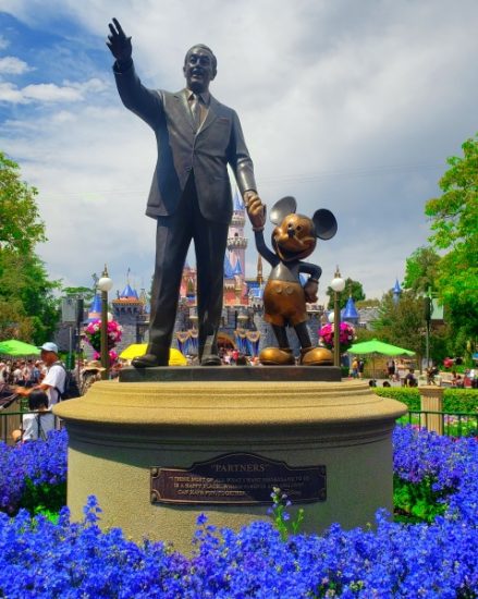 88052314 Walt and Mickey