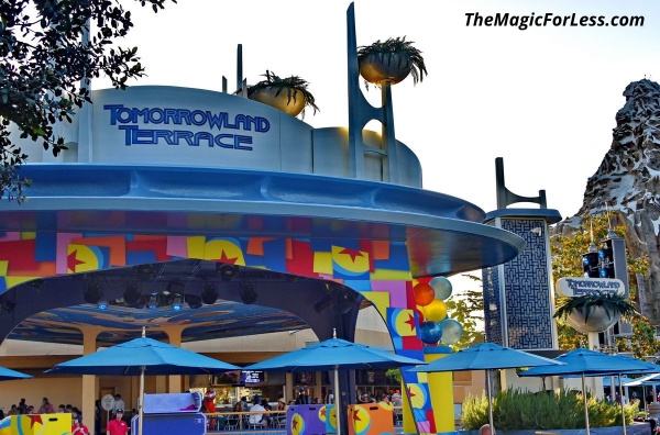 Tomorrowland Terrace Galaxy Grill Disneyland Quick Service hamburger chicken