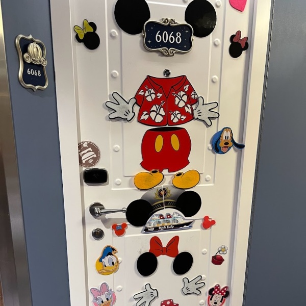 decorating-your-stateroom-door