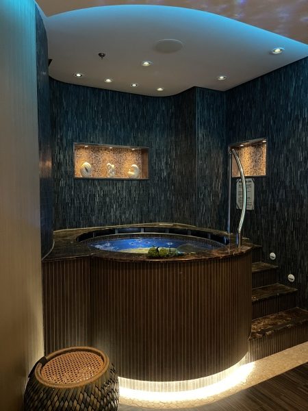 Hottub in Couples Massage room!