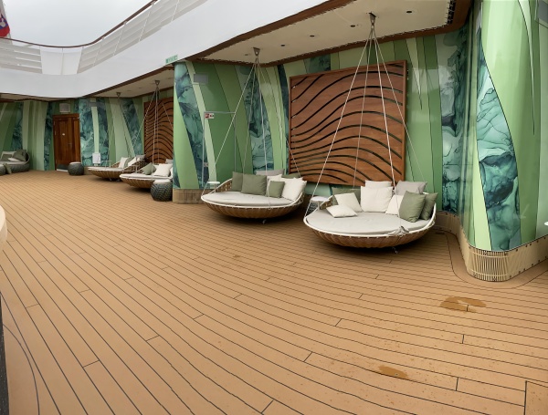 Senses Spa giant loungers