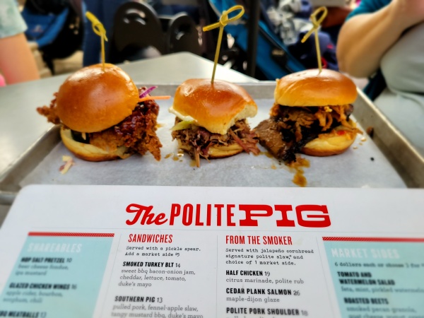 quick service dining - polite pig sliders