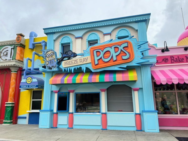 Freeze Ray Pops at Universal's Minion Land