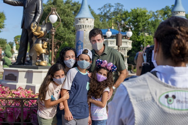 DisneyWorld - Magic Kingdom - PhotoPass - Family Photo