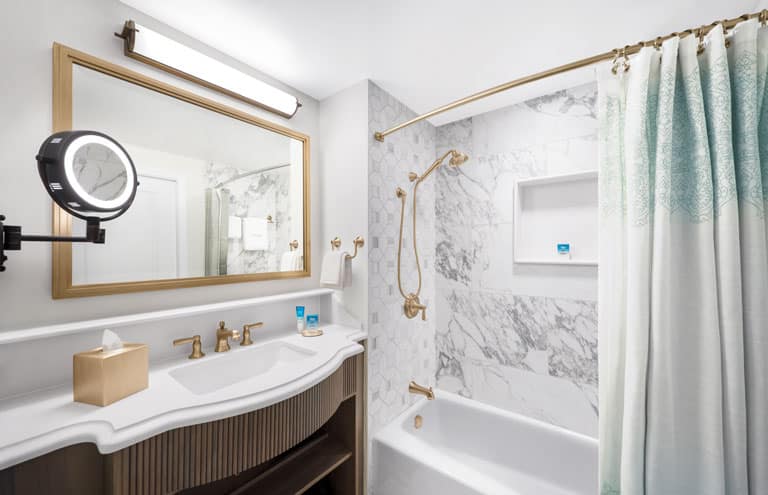 Riviera Resort Deluxe Studio Bathroom